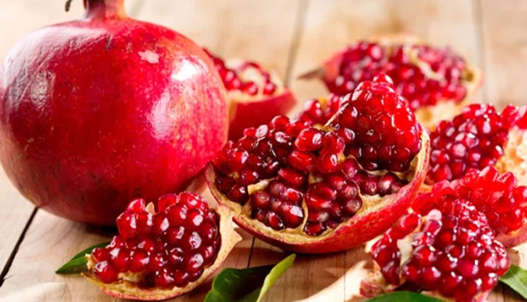 चांद से चेहरे पर दाग की तरह दिखते है काले होंठ, इन उपायों से बनाए इन्हें खूबसूरत dark lips,home remedies for dark lips,lips care tips,skin care tips,beauty tips