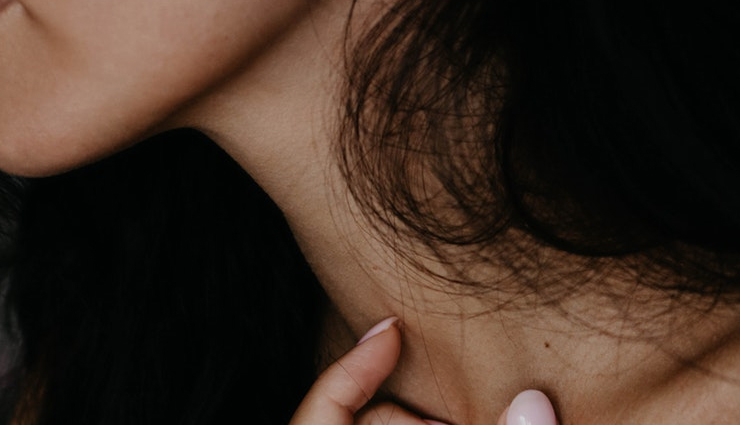 Easy Home Remedies To Clean Your Neck
