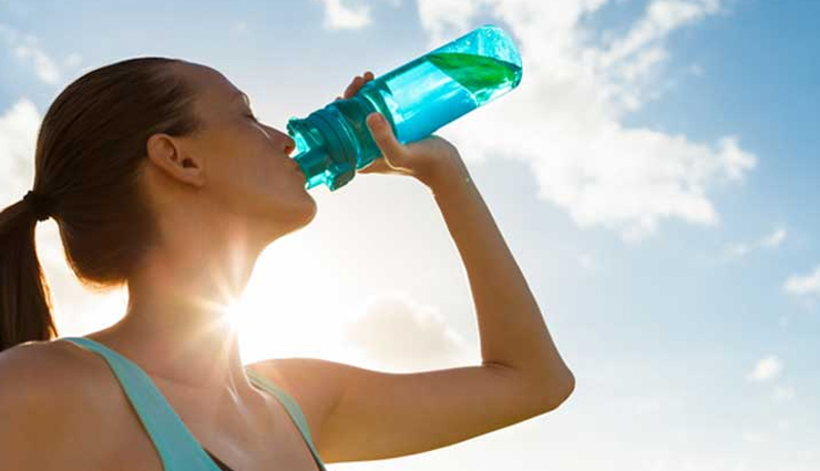 drink water,lemon juice and yogurt,buttermilk,aloe vera,tomatoes,home remedies,home remedies to get rid of dark spots,skin care tips,beauty tips,summer tips