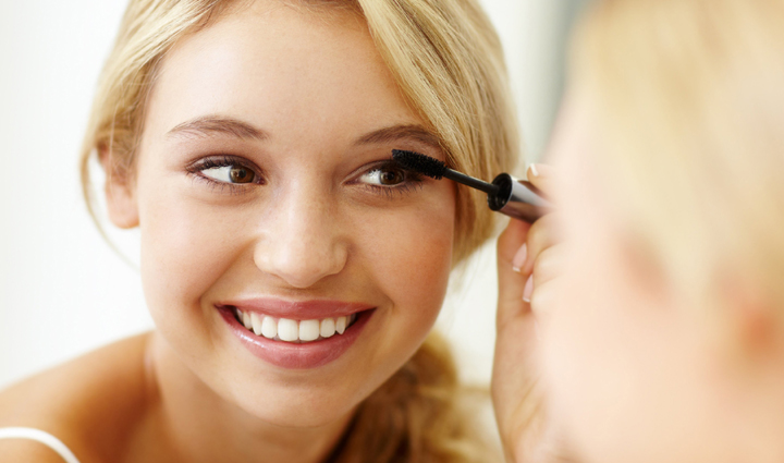 makeup will help in hiding the dark circles of the eyes know the important tips related to it,beauty tips,beauty hacks