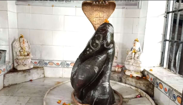 दरमणू महादेव: रहस्यमई ढंग से बढ़ रही है इस शिवलिंग की लंबाई, लिपटा रहता है नाग