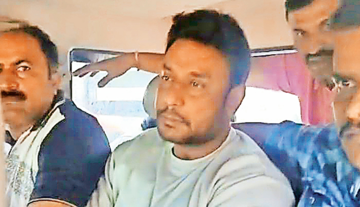 हत्या के आरोप में गिरफ्तार दर्शन ने हाईकोर्ट में दायर की याचिका, जेल में घर का बना खाना, कटलरी, किताबें उपलब्ध कराने की माँग
