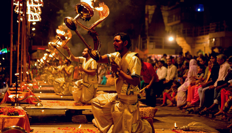 सावन में अद्भुत नजारा पेश करते हैं बनारस के मंदिर और घाट, कभी शांत नहीं होती मणिकर्णिका घाट की अग्नि banaras ghats in varanasi,varanasi ghat attractions,exploring banaras ghats,famous ghats of varanasi,varanasi riverfront ghats,must-visit ghats in banaras,spiritual significance of varanasi ghats,ghat rituals in banaras,varanasi ghats at dawn and dusk,serene experience at banaras varanasi ghat