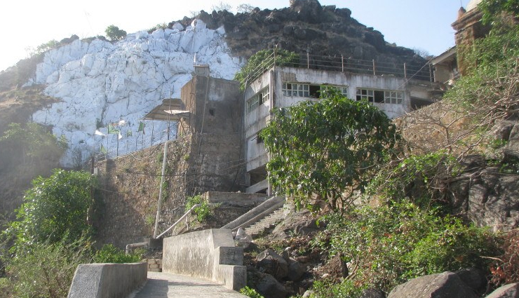 एशियाई सिंहों के लिए विख्यात है जूनागढ़ स्थित गिरनार, पर्यटकों को देखने को मिलता है और भी बहुत कुछ girnar junagadh tourist attractions,explore girnar top sights,best places to visit in girnar junagadh,girnar travel destinations,must-see landmarks in girnar junagadh,girnar sightseeing spots,discover girnar famous sites,girnar junagadh iconic tourist places,unforgettable experiences in girnar,exploring the beauty of girnar junagadh