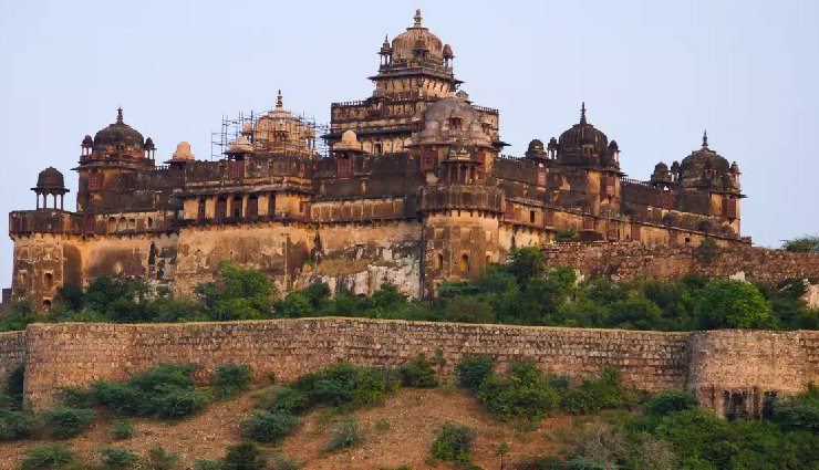 royal palaces in india,must-visit palaces india,indian heritage hotels,historic palaces india,mysore palace,prag mahal bhuj,chowmahalla palace,padmanabhapuram palace,thanjavur palace,jai vilas mahal,jal mahal jaipur,leh palace,datia palace,ujjayanta palace,cooch behar palace