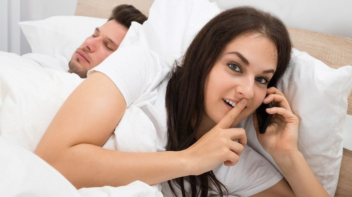 signs you are dating a cheater,dating a cheater,dating tips,relationship tips,cheating partner