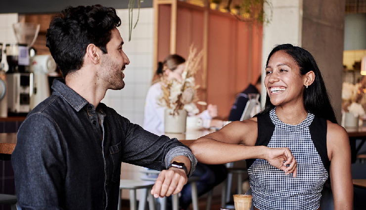 dating tips,relationship advice,balancing dating life,navigating the dating scene,healthy dating habits,self-care in dating,maintaining perspective in dating,social media boundaries in dating,red flags in dating,authentic dating advice