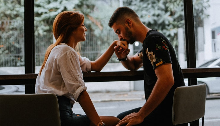 पहली डेट को आखिरी बना सकते हैं आपके द्वारा पूछे गए ये सवाल, पड़ता है खराब इंप्रेशन dating,dating tips,dating tips in hindi,couple dating tips,healthy dating tips,relationship,relationship tips