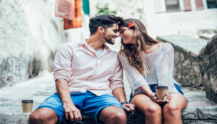 बरसात में बना रहे हैं गर्लफ्रेंड को डेट पर ले जाने का प्लान, आजमाए ये बेहतरीन आइडियाज