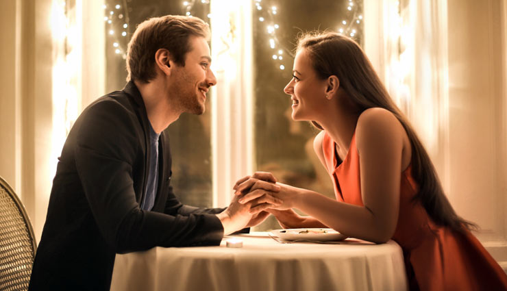 5 Signs That Show The Guy is Into You