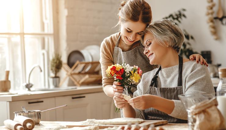 बनाना चाहते हैं सास के साथ रिश्तों को मधुर, रखें इन बातों का ध्यान
tips to build a good relation with mother in law,relationship tips,mates and me