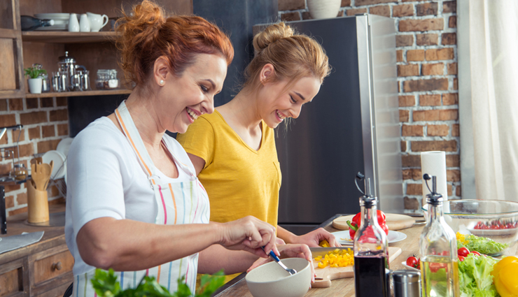 शादी लायक हो गई हैं बेटी की उम्र, उन्हें जरूर सिखाएं ये बातें daughters age has become marriageable,definitely teach them these things,mates and me,relationship tips