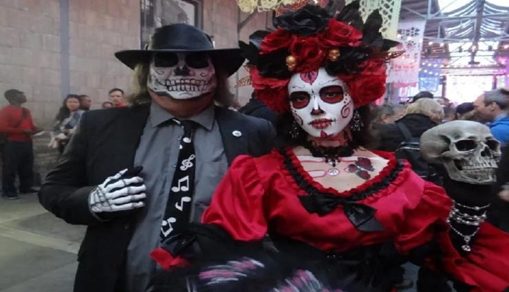 आखिर क्यों भूत बनकर सड़कों पर निकलते हैं यहां लोग