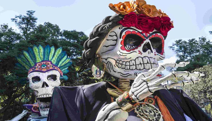 यहाँ हर साल निकाली जाती है 'भूतों की बारात', खुलेआम घूमते है नर-कंकाल