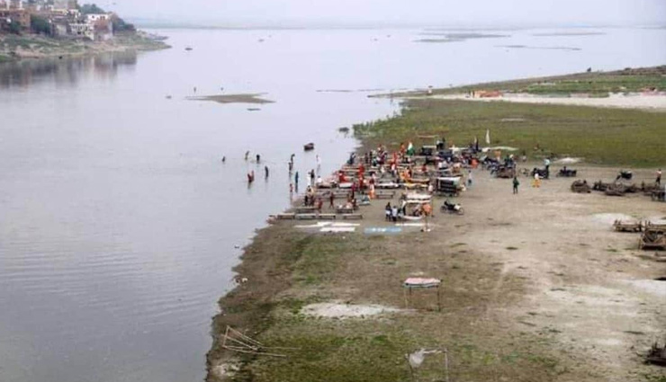 अब गाजीपुर में गंगा नदी में तैरती दिखीं दर्जनों लाशें, मचा हडकंप 