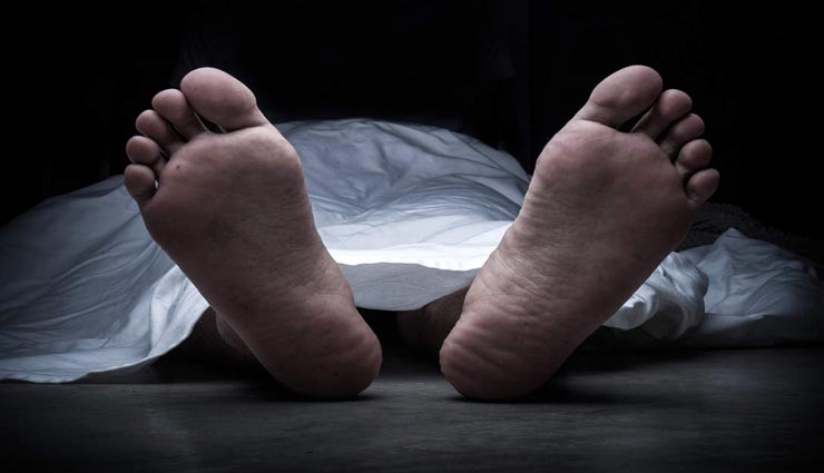 उत्तरप्रदेश : रेल पटरी पर पड़ा मिला मजूदर का शव, बंधे हुए थे हाथ-पैर 