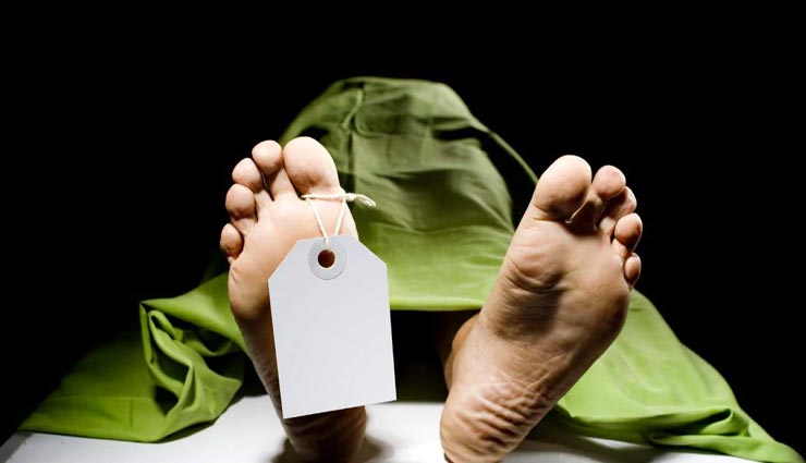 उत्तरप्रदेश : सुबह टहलने निकले लोग तो पेड़ से लटकता मिला युवक का शव, बताया गया मानसिक रूप से था बीमार