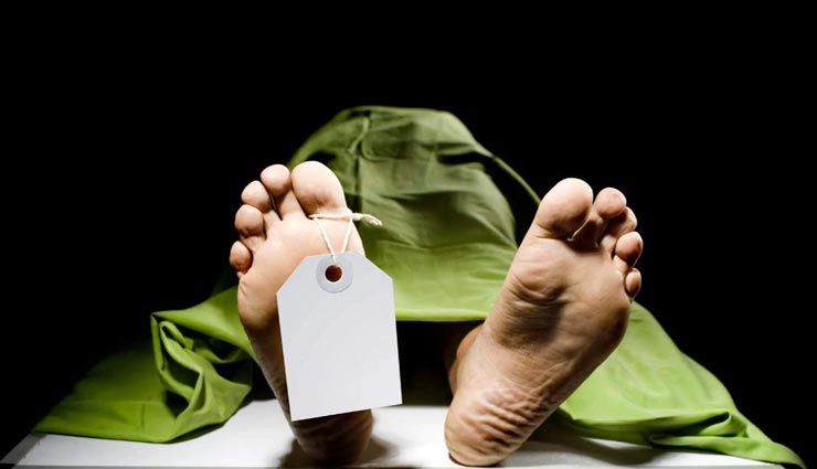 हिमाचल : गहरी खाई में कार लुढ़कने से हुई पटवारी की मौत, एक अन्य युवक घायल