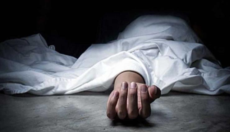 जयपुर : मंदिर में टाइल्स लगा रहे व्यक्ति की सिर फोड़ निर्मम हत्या, फर्श पर लहूलुहान पड़ा मिला शव