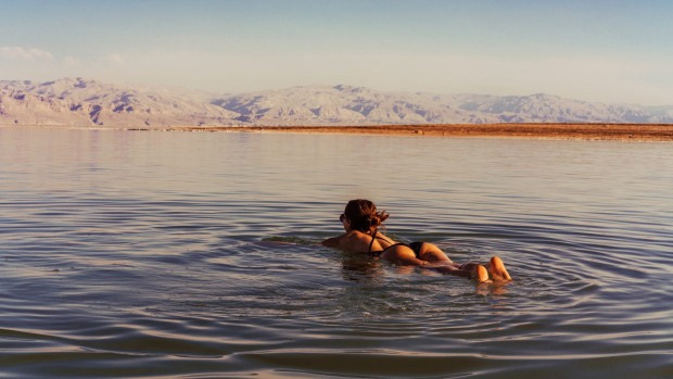 dead sea,jordan,person cannot drawn ,डेड सी, जॉर्डन, समुद्र, दुनिया की सबसे गहरी खारे पानी की झील 