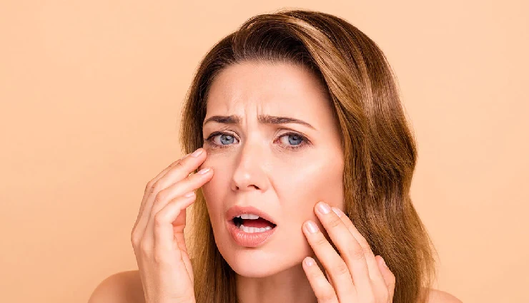 rose petals skincare,beauty benefits of roses,natural skin toner,rose petal facial,rose for glowing skin,rose water benefits,herbal skincare ingredients,natural beauty remedies,calming skincare,rose in beauty routine