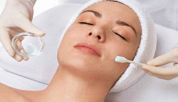 गुनगुने पानी की मदद से इस तरह हटाये चेहरे से डेड स्किन और पाए खिली-खिली त्वचा beauty tips,tips to remove dead skin,home remedies for dead skin,dead skin tips,skin care tips,simple beauty tips,beauty,face beauty