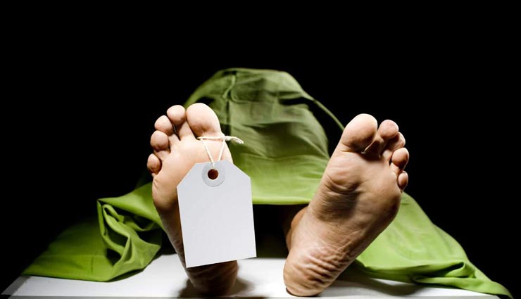 गोरखपुर : पानी में तैरती मिली महिला की लाश से फैली सनसनी, जताई गई हत्या की आशंका