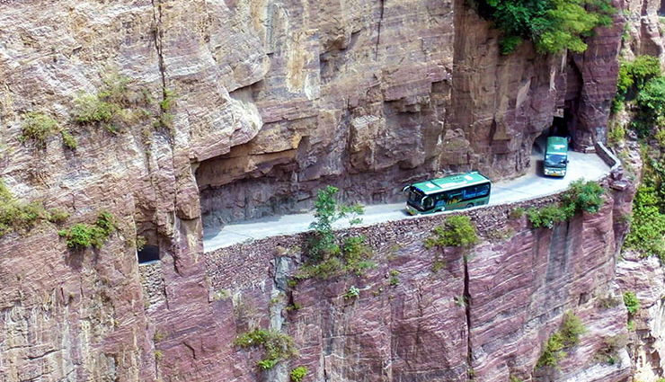 worlds deadliest roads,deadly roads