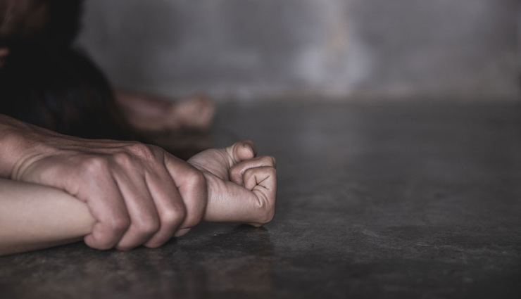 bar dancer stripped,refusing sexual favours,news,hyderabad