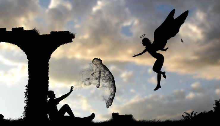 जिस मनुष्य के सिर पर गिद्ध, कौवा अथवा कबूतर आकर बैठ जाए, वह एक महीने के भीतर ही मर जाता है, जाने कुछ और संकेत