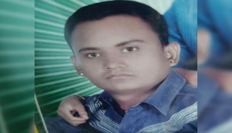 बाड़मेर : करंट की चपेट में आने से युवक की हुई मौत, मोर्चरी के आगे धरने पर बैठे लोग