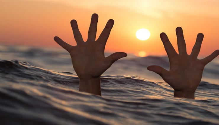 उत्तरप्रदेश : अपने चार बच्चों को लेकर नहर में कूद गई मां, महिला और दो बच्चे सुरक्षित जबकि दो लापता