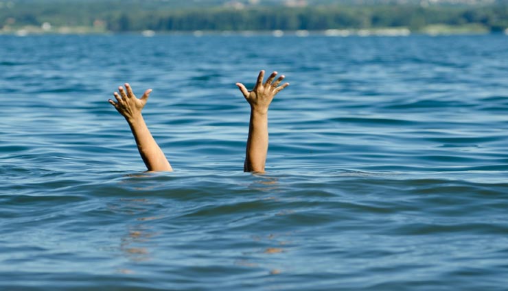 हिमाचल : नदी किनारे सेल्फी लेना बना जानलेवा, उफनती ब्यास में गिरने से हुई मां-बेटे की मौत