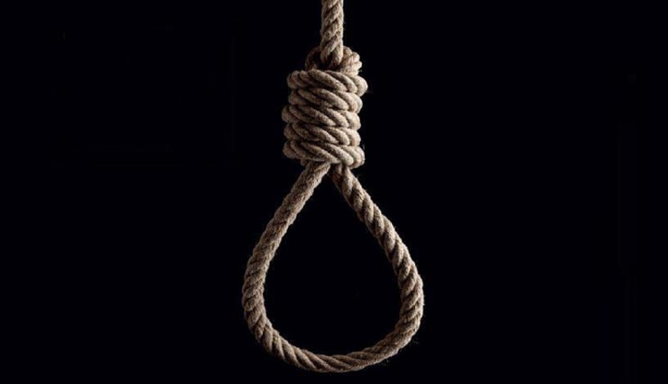 झारखंड : हत्या और आत्महत्या की गुत्थी में उलझा मामला, पत्नी के दुपट्टे से कमरे में झूलता मिला शव 
