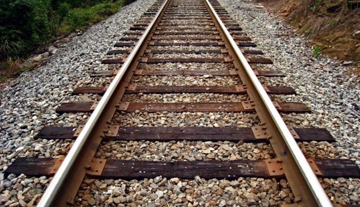 हरियाणा : बेटे को थप्पड़ मारने से नाराज पत्नी पांच साल की बेटी के साथ कूदी ट्रेन के आगे, दोनों की मौत