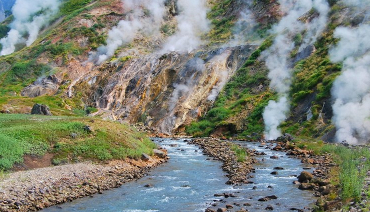 dangerous destinations to avoid,most dangerous places in the world,travel warnings for dangerous places,places to avoid for personal safety,high-risk travel destinations,dangerous cities to visit,world most unsafe places,travel safety tips for dangerous destinations,places with high crime rates,dangerous tourist attractions