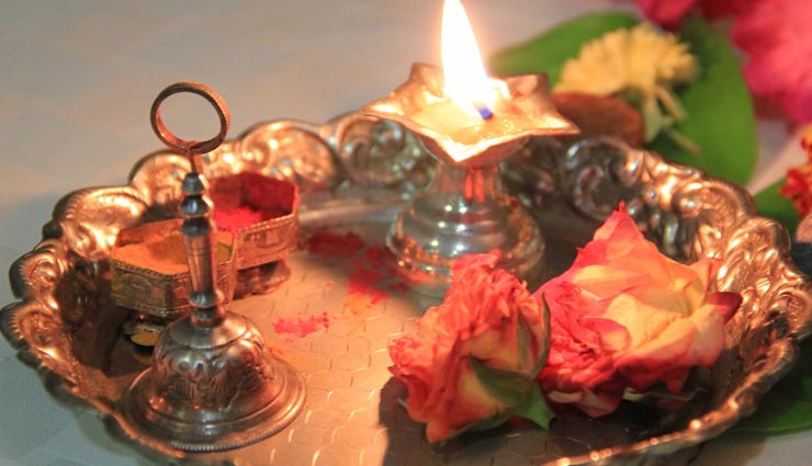 दीपक जलाते समय जरूर करें इन नियमों का पालन, अन्यथा नहीं मिल पाता लाभ