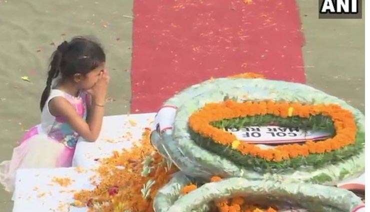 शहीद दीपक नैनवाल का शव घर पहुंचा, बेटी ने दी श्रद्धांजलि