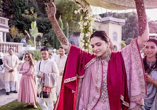 दीपिका पादुकोण, रणवीर सिंह ने शेयर की शादी की नई तस्वीरें, बेंगलुरु में कल रिसेप्शन, देखे bollywood,ranveer singh,deepika padukone,ranveer deepika marriage pics,marriage pics,deepika ranveer marriage photos