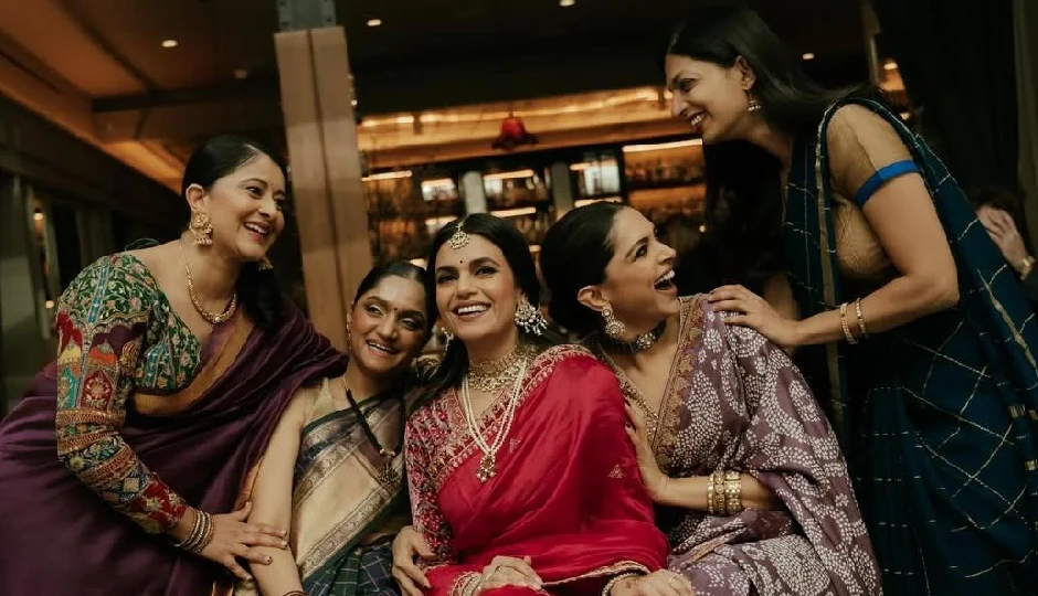 न्यूयॉर्क में दोस्त की शादी में दीपिका पादुकोण का ट्रेडिशनल अंदाज, साड़ी में नजर आईं बेहद खूबसूरत