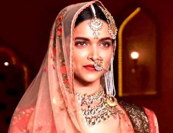 रानी पद्मावती पधार रही हैं... कल सूर्योदय के साथ, गुरुवार को रिलीज होगा पहला लुक!