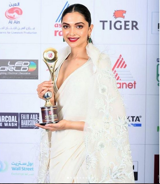 fashion moments of flimfare glamour and style awards 2017,filmfare awards,glamour and style awards 2017