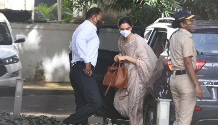 NCB दफ्तर पहुंचीं दीपिका पादुकोण, सामने आई तस्वीरें