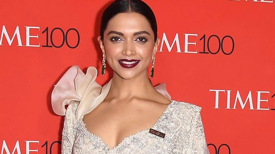 bollywood,deepika padukone,mumbai house fire