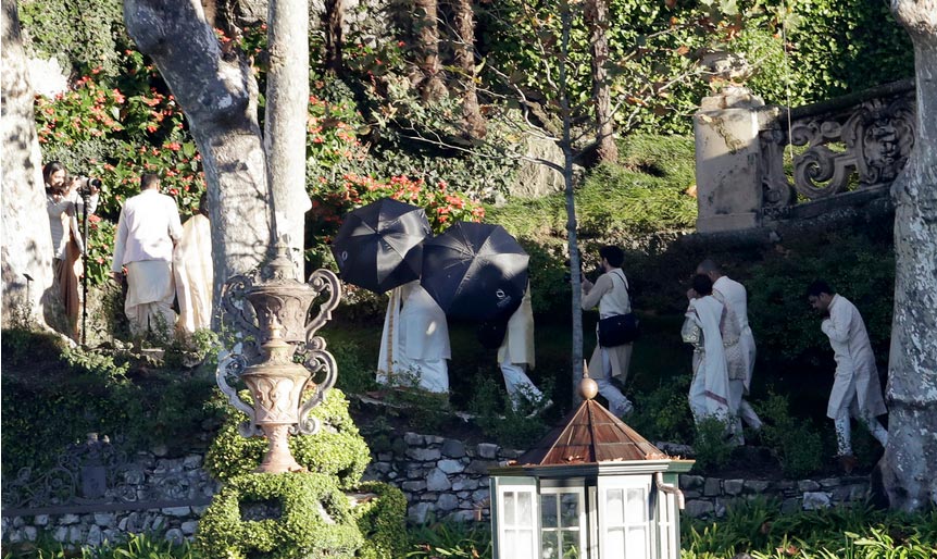 Ranveer-Deepika Wedding : सी-प्लेन से बारात लेकर पहुंचे दूल्हे राजा, मीडिया से बचने के लिए किया ऐसा, देखे तस्वीरें bollywood,ranveer singh,deepika padukone,ranveer deepika marriage photos,deepika ranveer marriage photos