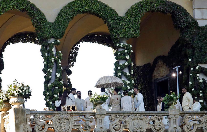 Ranveer-Deepika Wedding : सी-प्लेन से बारात लेकर पहुंचे दूल्हे राजा, मीडिया से बचने के लिए किया ऐसा, देखे तस्वीरें bollywood,ranveer singh,deepika padukone,ranveer deepika marriage photos,deepika ranveer marriage photos