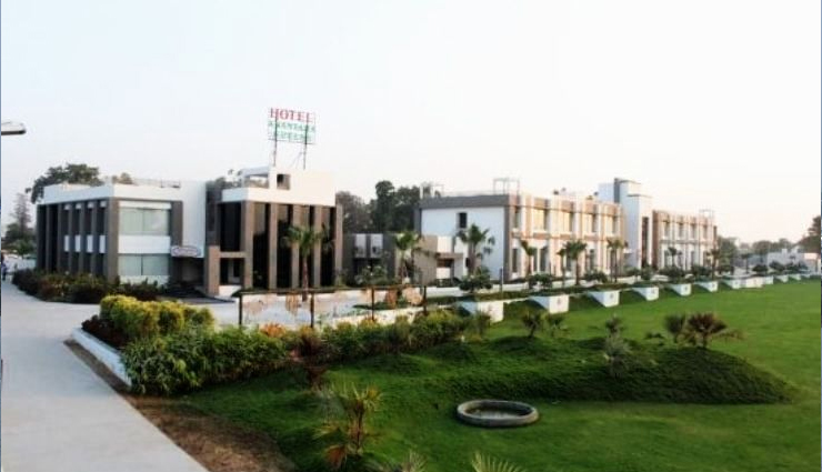 places to do skydiving,holidays,travel,tourism