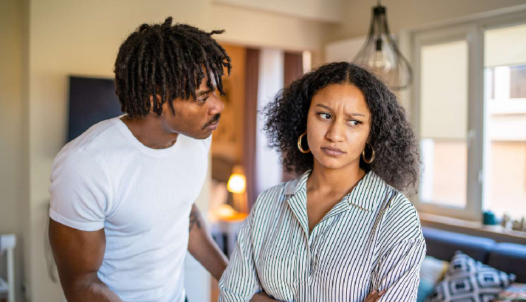 signs of deflection in a relationship,red flags of defensiveness,relationship communication warning signs,recognizing deflection behaviors,deflection in couples,communication issues in relationships,spotting evasion in a partnership,relationship deflection patterns,red flags of emotional avoidance,warning signs of defensive behavior