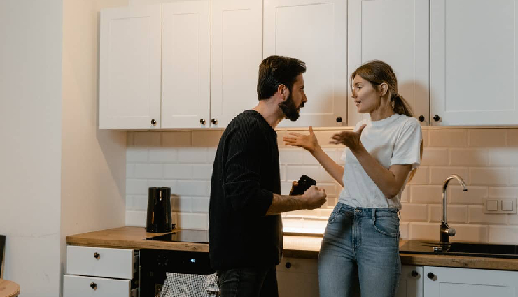 9 Red Flags and Signs of Deflection in a Relationship