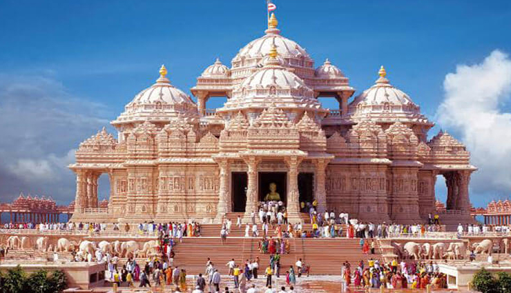 religious places in delhi,delhi,akshardham temple,kalkaji mandir,sri kilkari bhairav temple,hazrat nizamuddin dargah,lotus temple